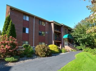 27 Fuller Rd APT 2, Foxboro, MA 02035