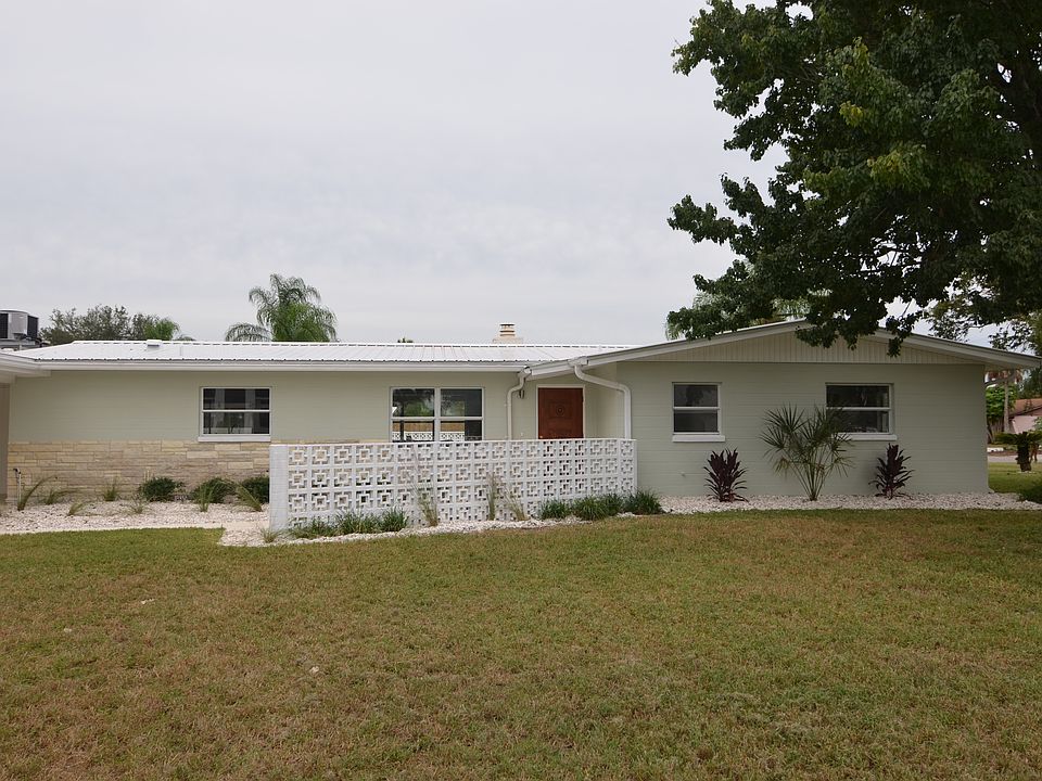 1st image of 713 Jamaica Cir W
