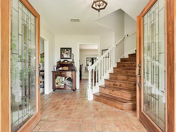 3rd image of 9106 Glenlake Dr