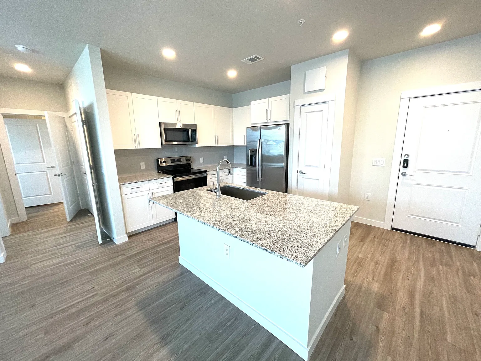 2 bed, 2.0 bath, 1150 sqft, $1,399 — Photo 2