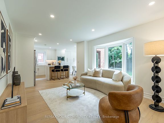 3rd image of 27 Houseman Cres
