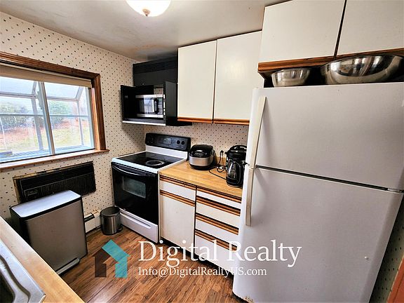 5th image of 205 School St