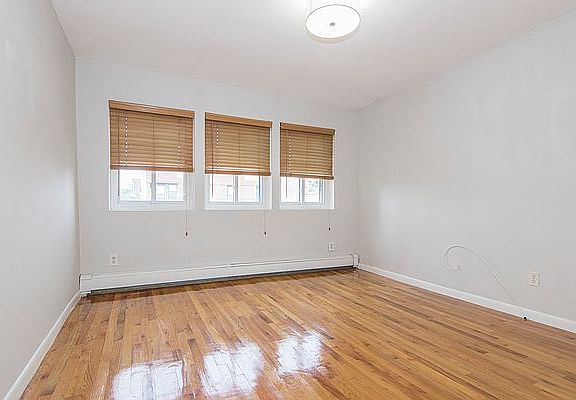 5th image of 34-33 33rd St #3R