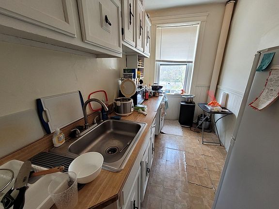 3rd image of 197 Park Dr #32