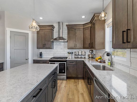 5th image of 6841 Alward Dr