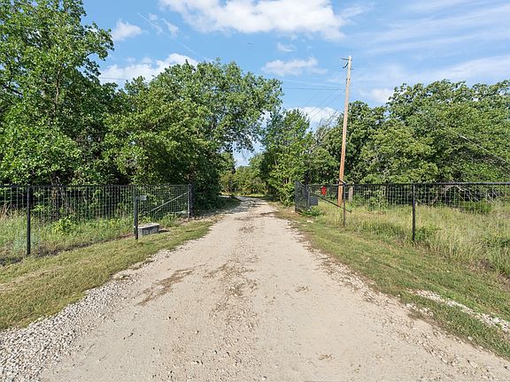 3rd image of 1647 County Road 1004