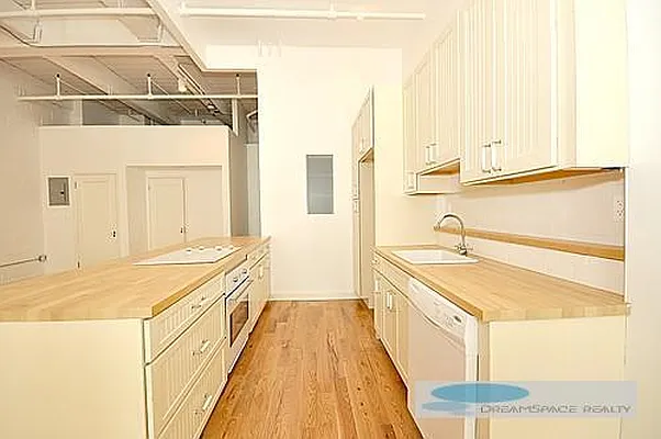 Rented by Dream Space Realty | media 20