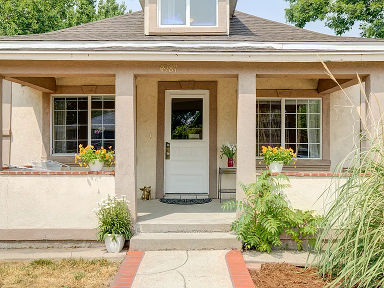 FRONT OF HOUSE