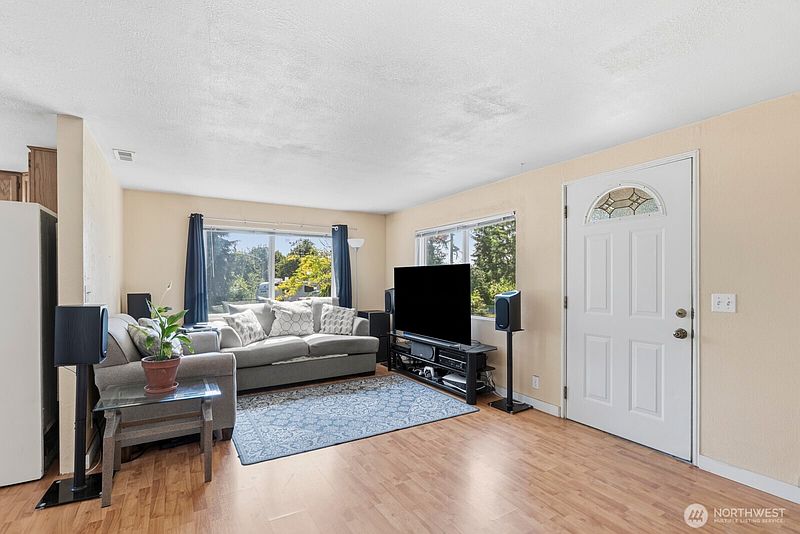 4th image of 290 Justus Road
