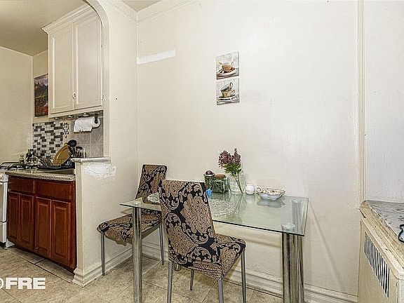 4th image of 909 E 29th St APT 3K