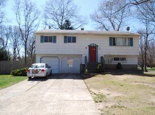 2 Willoughby St, Port Jefferson Station, NY 11776