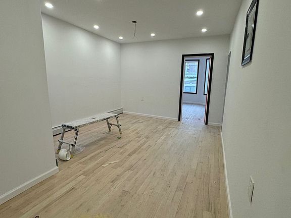 5th image of 1150 Longfellow Ave APT 3