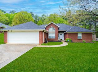 174 Oakridge Ln, Longview, TX 75605