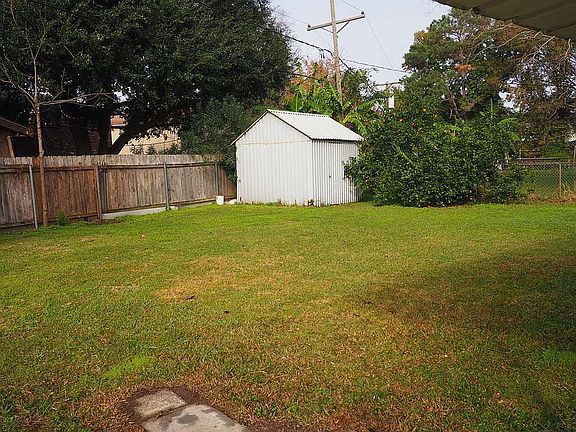 3rd image of 816 Oakwood Dr