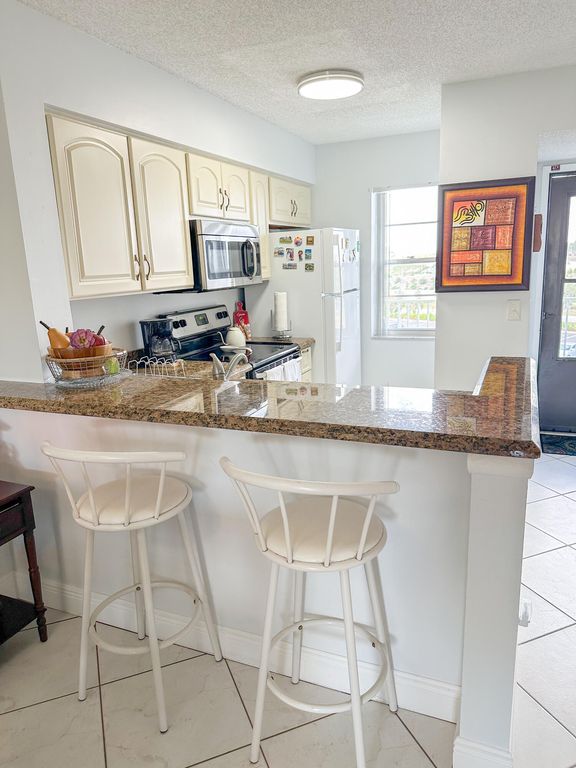 2222 N Cypress Bend Drive #403, photo 9