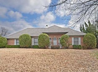 380 Leaf Trail Ln, Cordova, TN 38018