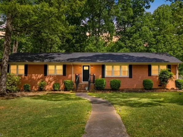 504 N Greenbriar St, Liberty, NC 27298