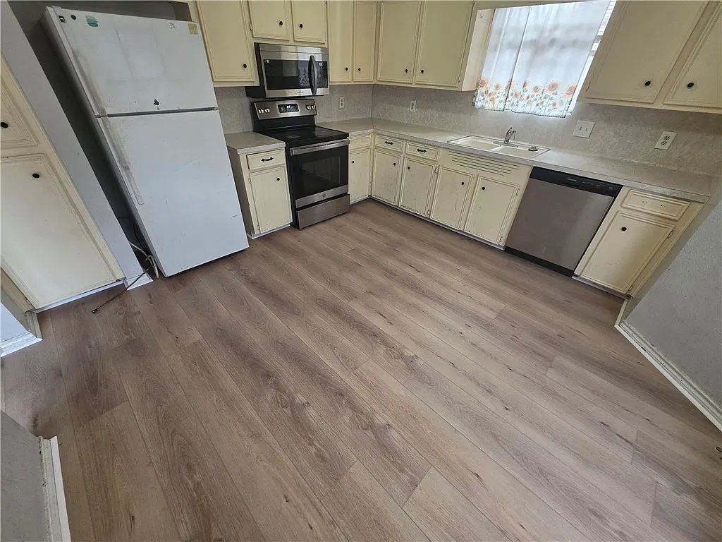 3 bed, 1035 sqft, $1,495 — Photo 3