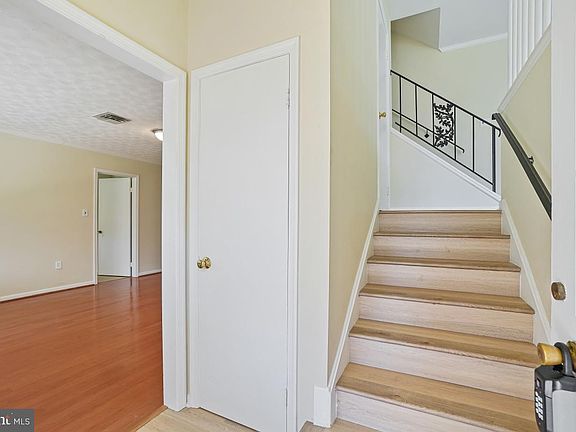 3rd image of 6 Winifred Ct