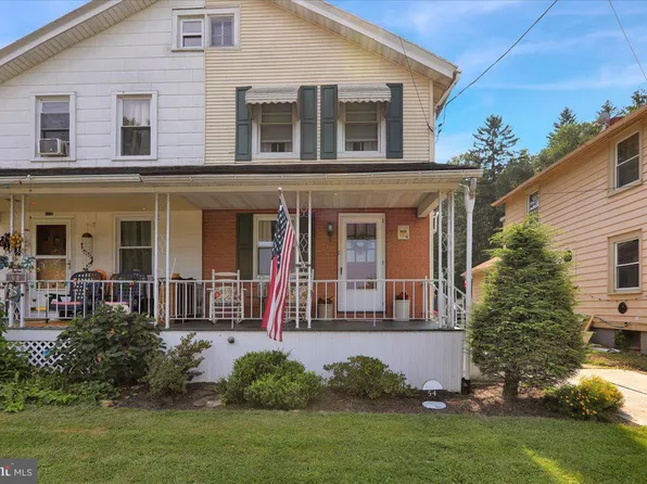 54 E Meadow Ave, Robesonia, PA 19551