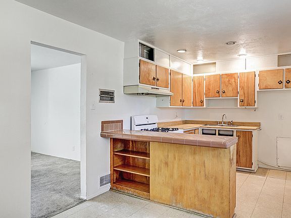 5th image of 9605 Haines Ave NE