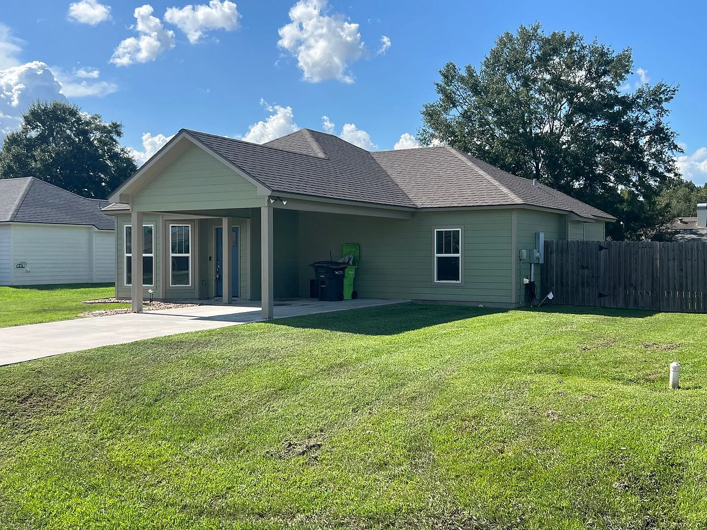 Beautiful 3 Bed, 2 Bath Home in Breaux Bridge with Fenced Yard & Upgraded Finishes $1,600/mo — Photo 4