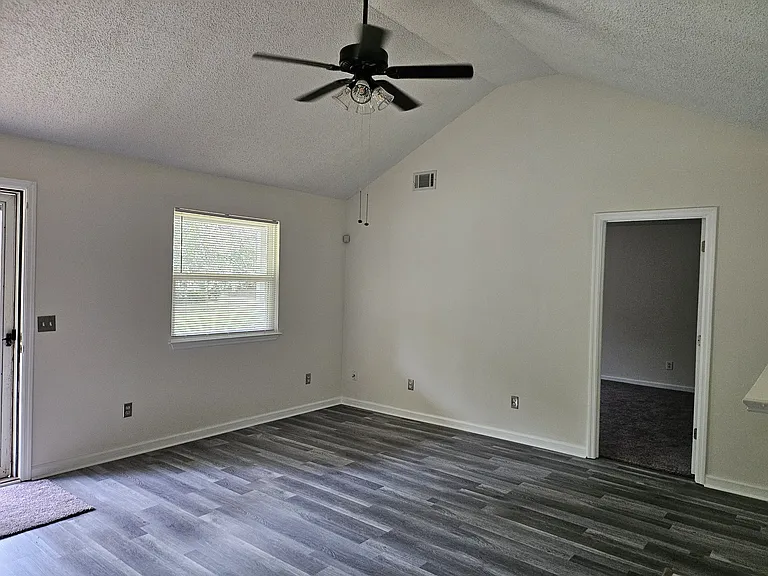 1151 Hunter Trl — Photo 6