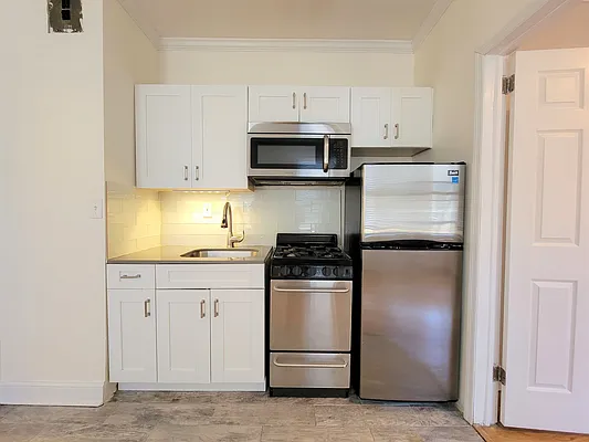 Rented by Made In NY Realty | media 9