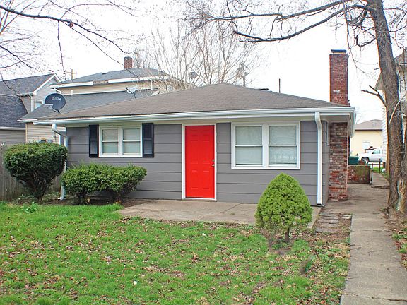 3rd image of 2208-2210 Woodlawn Ave
