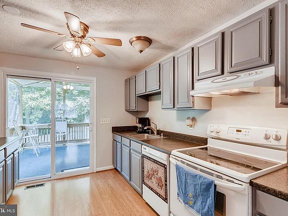 5th image of 1502 Hickory Wood Dr
