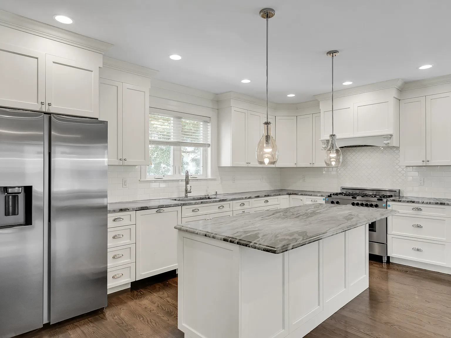 4 bed, 3.5 bath, 3806 sqft, $8,600 — Photo 4