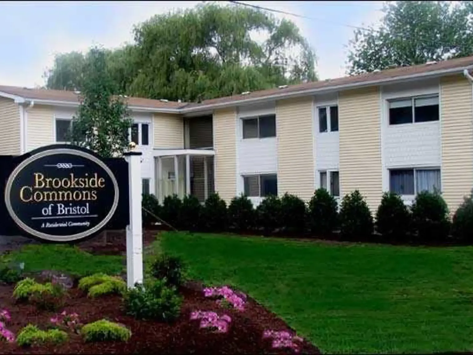 Brookside Commons — Photo 2