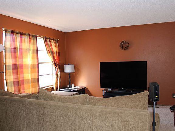 4th image of 419 Dogwood Ln