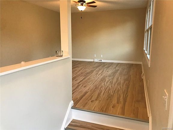 2nd image of 70 Harbour Ln