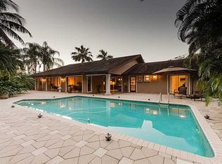 8200 SW 160th St, Palmetto Bay, FL 33157