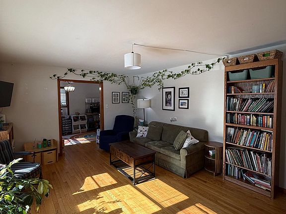 5th image of 908 Belmore Ave