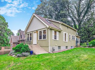 166 Wildwood Rd, Algonquin, IL 60102