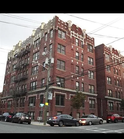 35-39 Fulton St #402