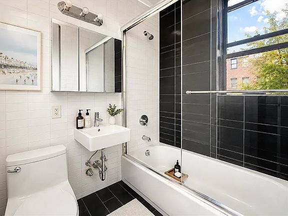 4th image of 109 Saint Marks Pl APT 25