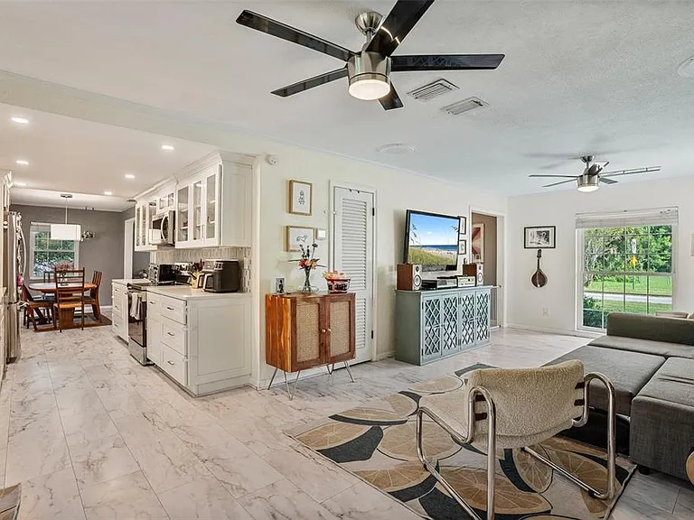 2464 Lydia Way — Photo 3