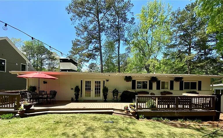 2841 Cravenridge Dr NE — Photo 2