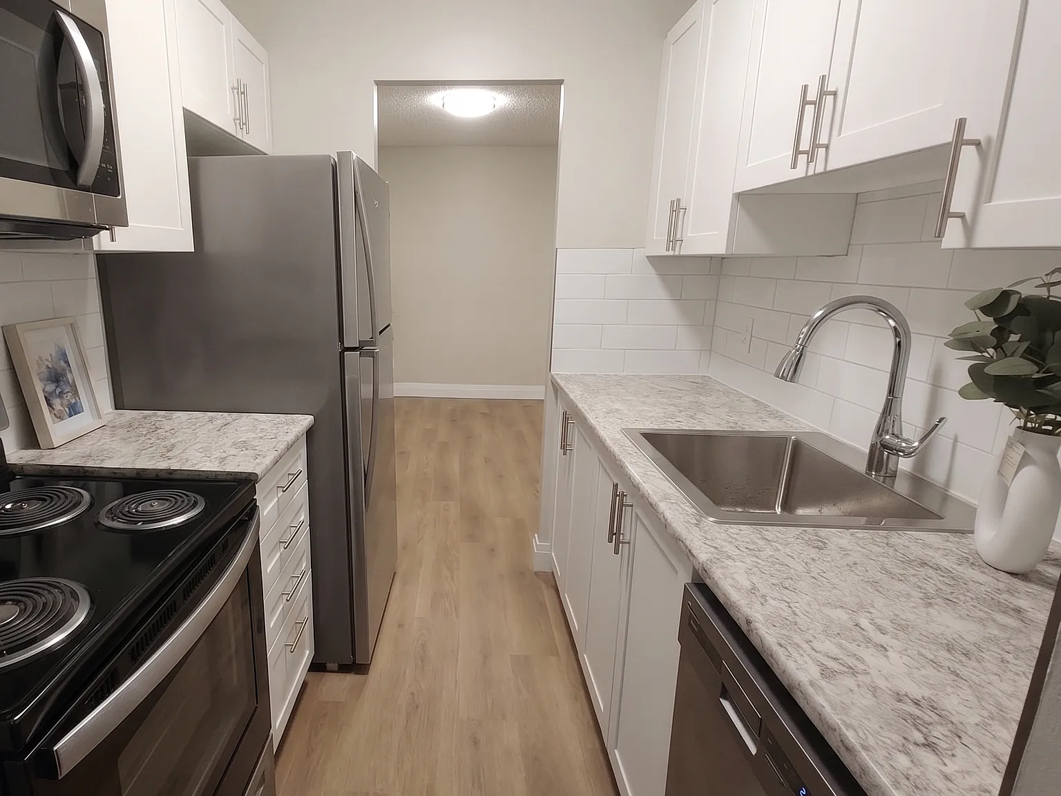 Leacrest Apartments - Choose your rent level - Call for Details - All utilities — Photo 4