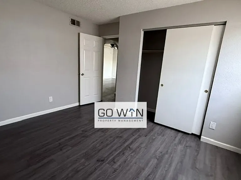 1212 W Mountain View Rd — Photo 9