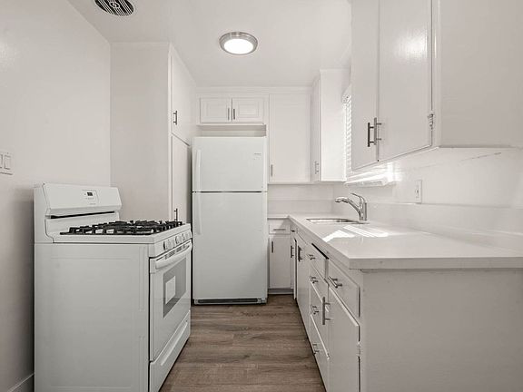 4th image of 6036 10th Ave #6050