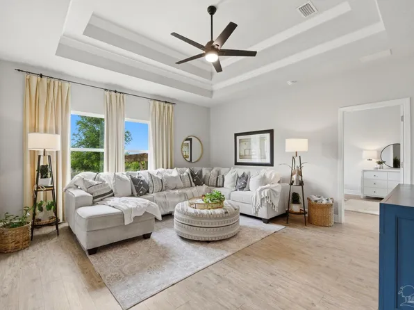 3545 Whitetail Ln, Pensacola, FL 32526