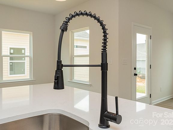 5th image of 563 Cooley Dr