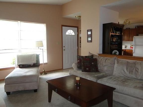 3rd image of 403 Ivy Glen Ct