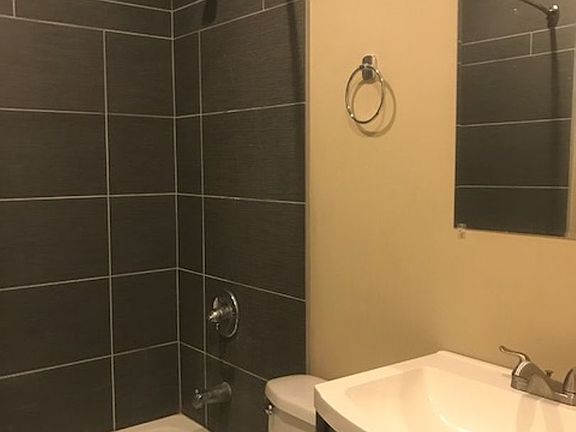 3rd image of 2419 Frankford Ave Floor 2