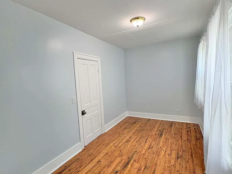 414 Hoyt St — Photo 2