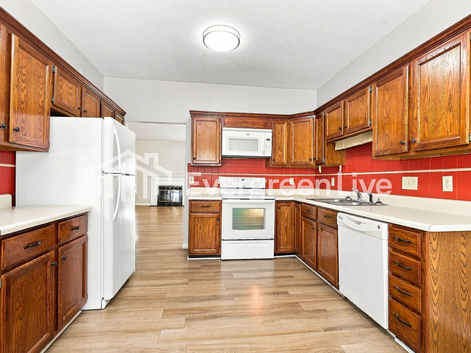 3 bed, 2.5 bath, 1855 sqft, $1,895 — Photo 3